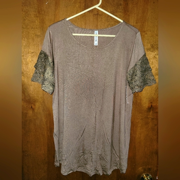 Beautiful brown lace top - Picture 1 of 3